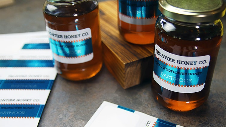 Mirror silver sheet labels applied to honey jars